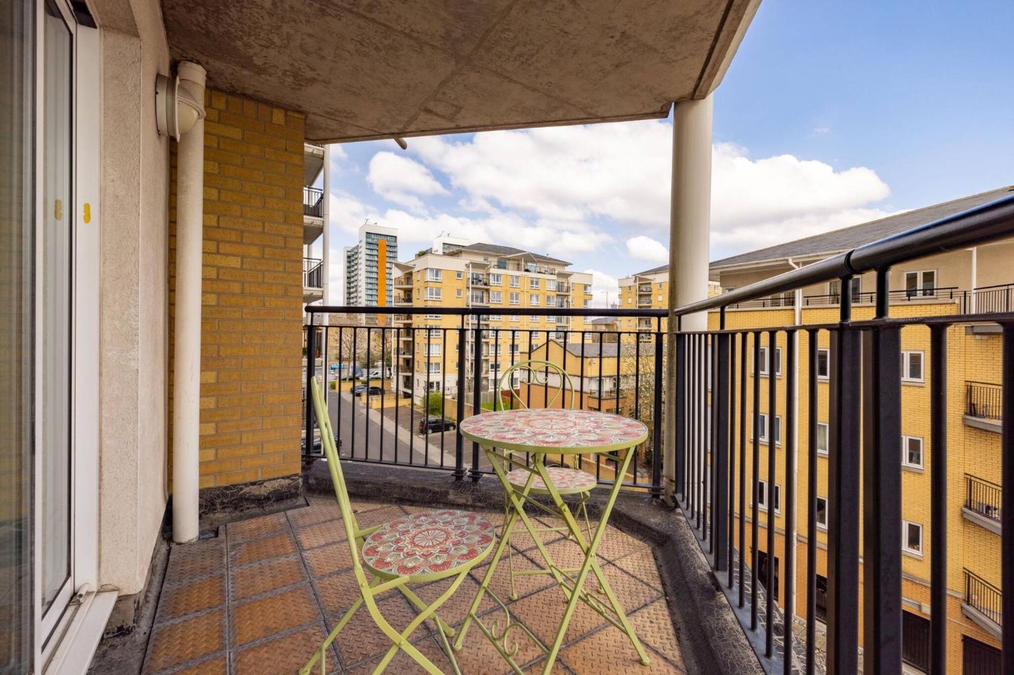 Wild Roses Service Apartments - East India London Exterior foto